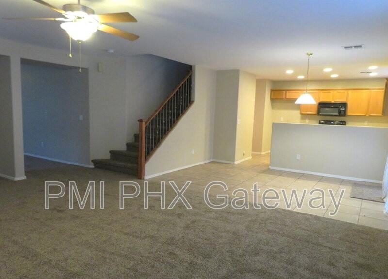 1139 E Lowell Ct - Photo 7 of 10