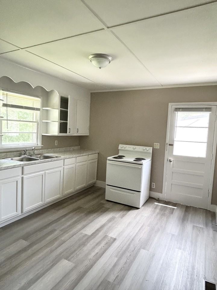 312 Warren Way #NA - Photo 3 of 7