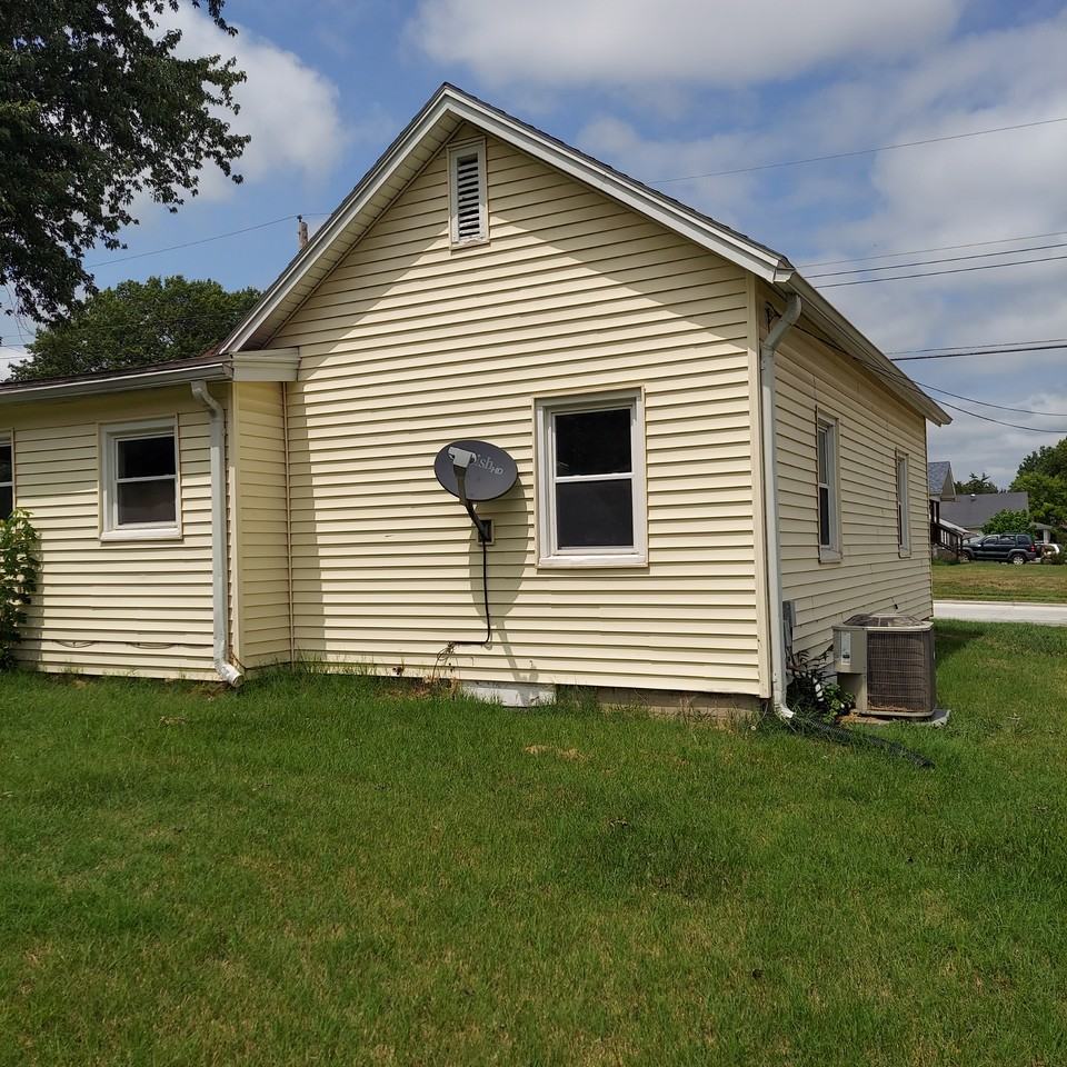 704 W Breckenridge St #NA - Photo 2 of 8