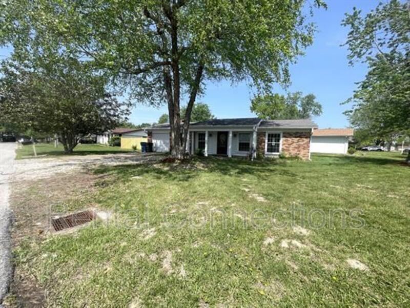3300 W Hawthorne Ct - Photo 2 of 18
