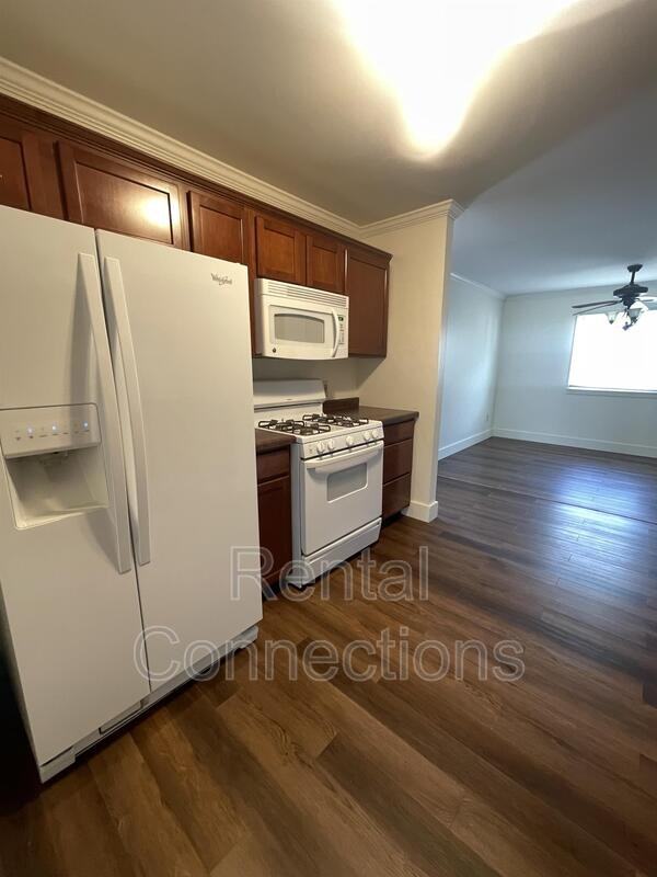 3300 W Hawthorne Ct - Photo 4 of 18