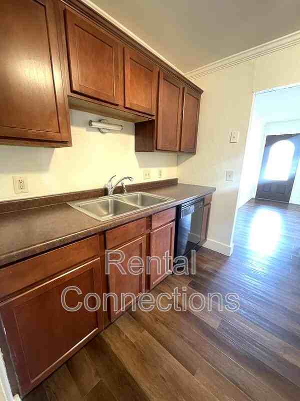 3300 W Hawthorne Ct - Photo 6 of 18