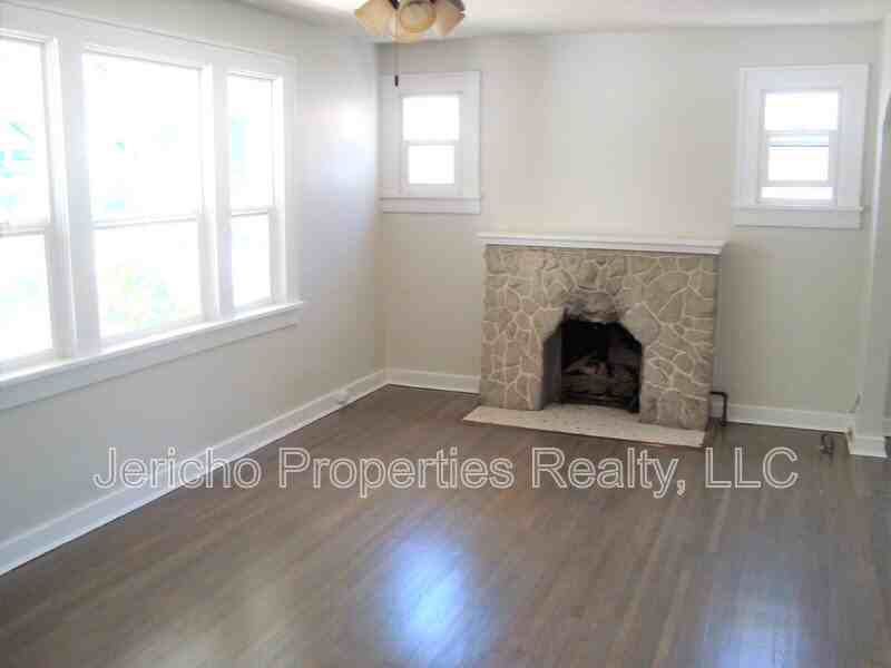 417 S Clarkson St - Photo 3 of 8