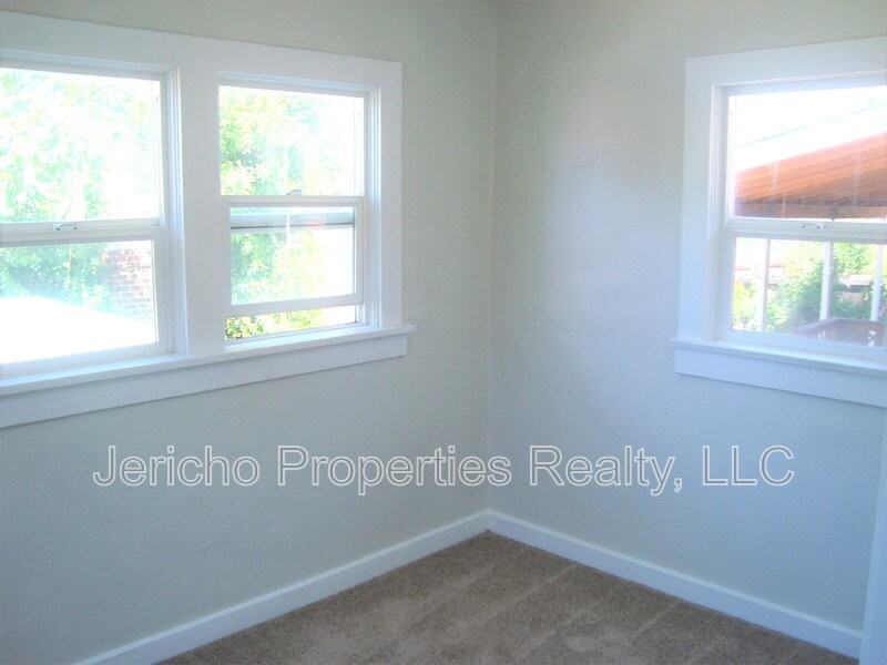 417 S Clarkson St - Photo 5 of 8