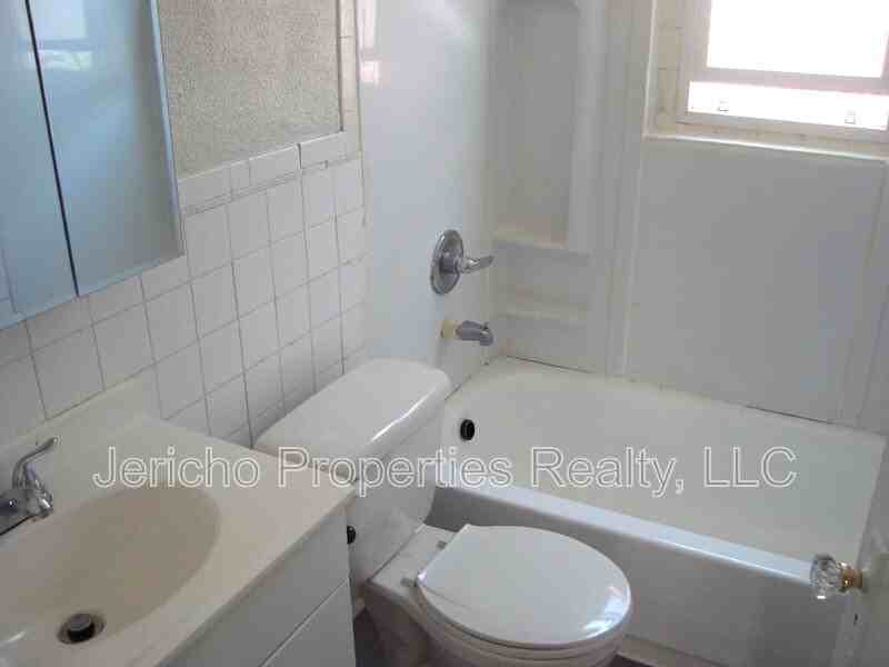 417 S Clarkson St - Photo 6 of 8