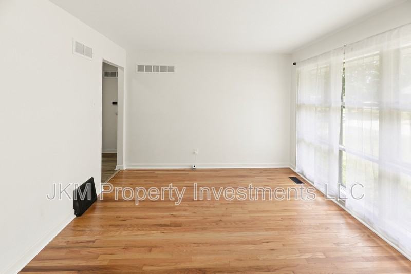135 Saint Maurice Ln - Photo 5 of 16