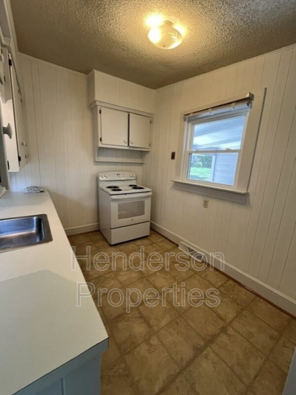 1335 Eastside Ave - Photo 7 of 13