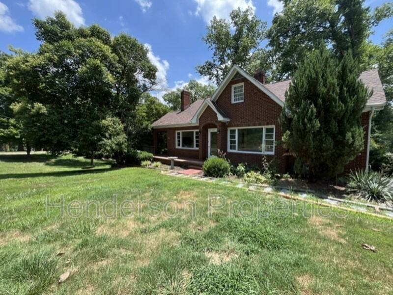 1631 Maple Ave - Photo 2 of 14