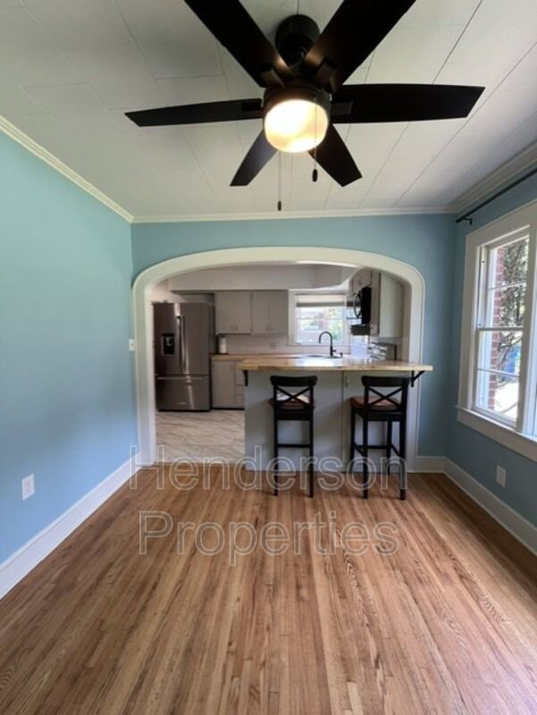 1631 Maple Ave - Photo 4 of 14