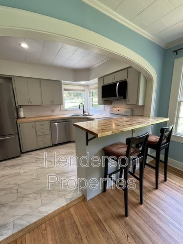 1631 Maple Ave - Photo 5 of 14