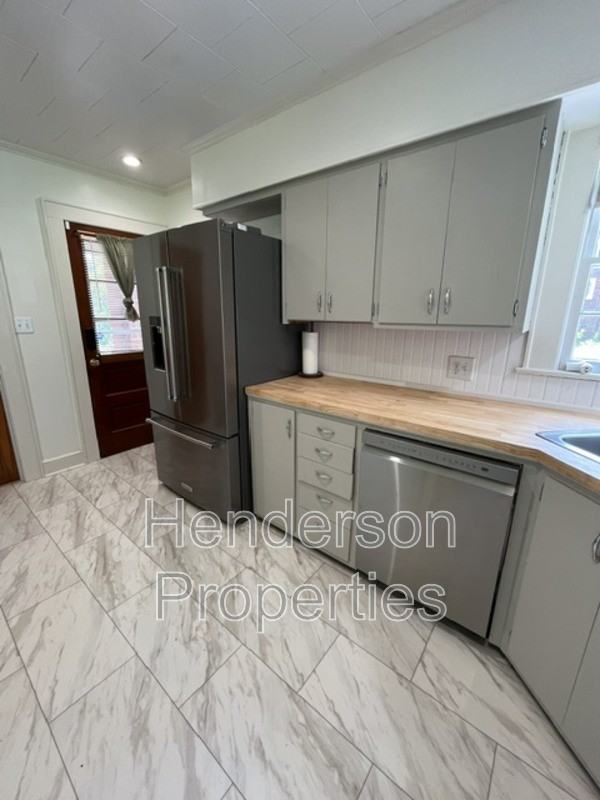 1631 Maple Ave - Photo 7 of 14