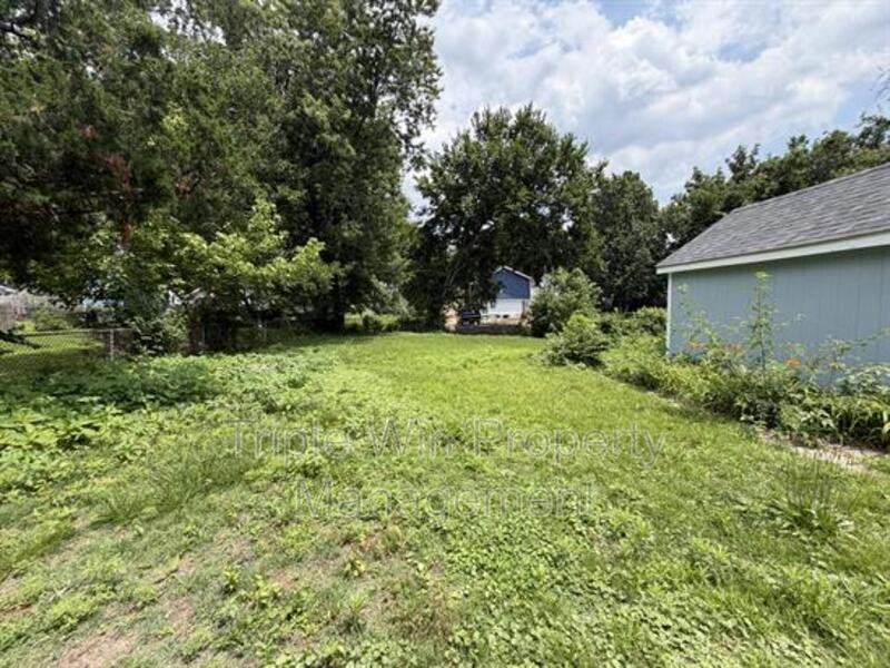 2308 Huntington Ave - Photo 4 of 28