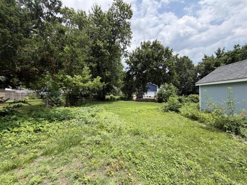 2308 Huntington Ave - Photo 5 of 28