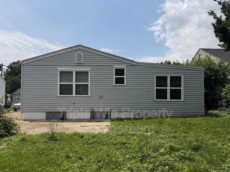 2308 Huntington Ave - Photo 6 of 28