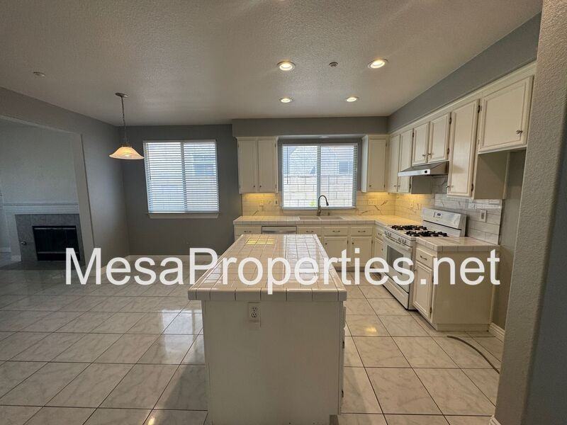 7648 Newberry Ln - Photo 4 of 21