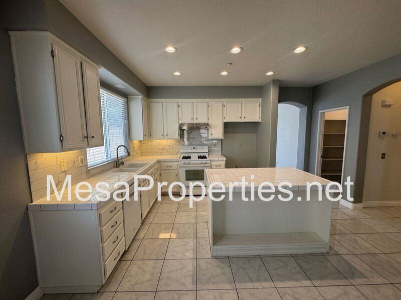 7648 Newberry Ln - Photo 5 of 21