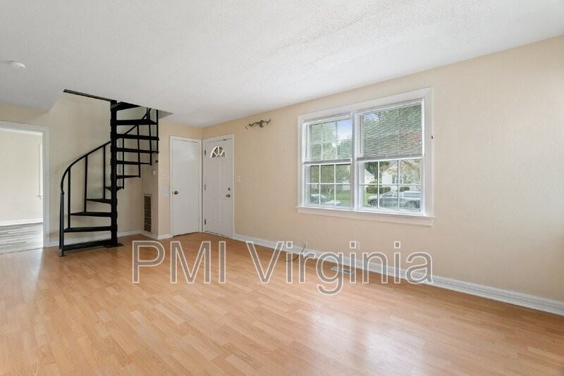 141 Howe St - Photo 7 of 24