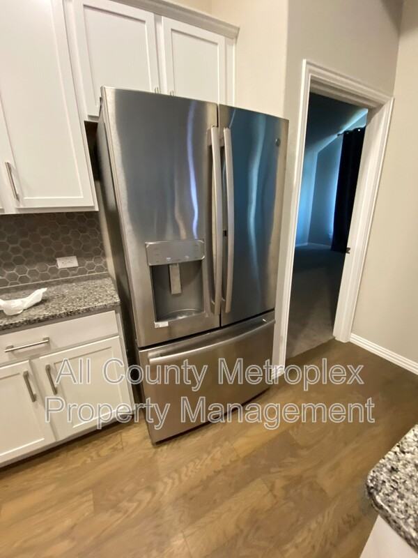 1602 Emerald Brook Dr - Photo 7 of 9