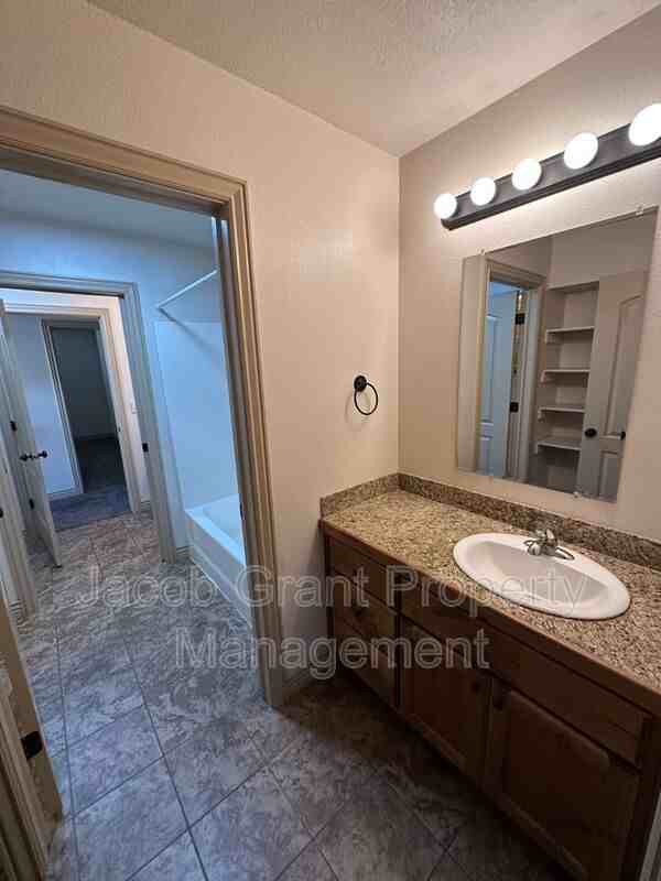 454 E Center St #B15 - Photo 7 of 14