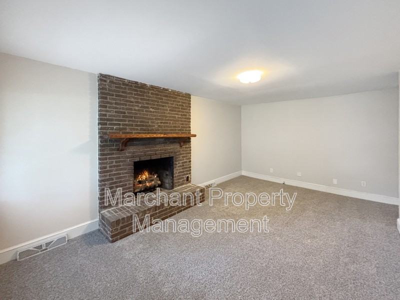 22 Brownwood Dr - Photo 4 of 16