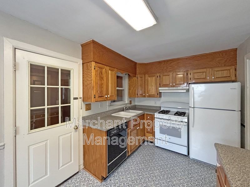 22 Brownwood Dr - Photo 7 of 16