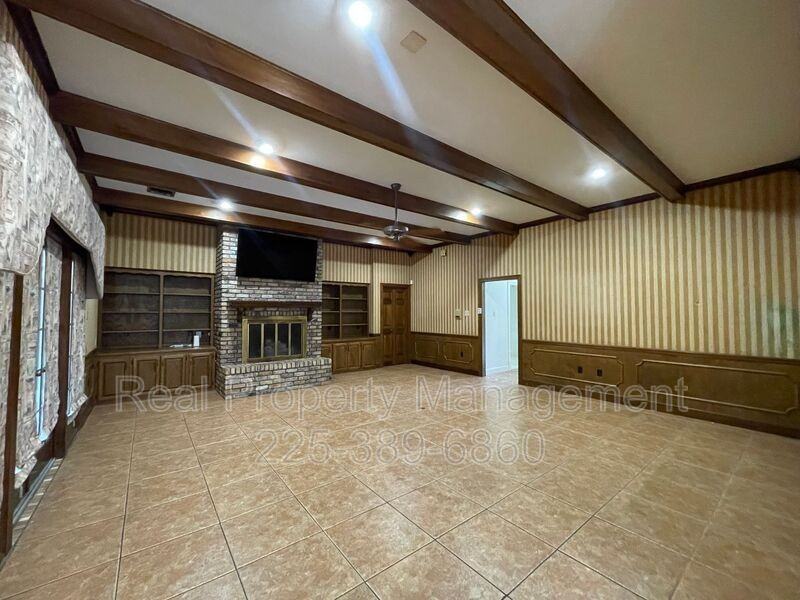 1022 Wooddale Blvd - Photo 2 of 36