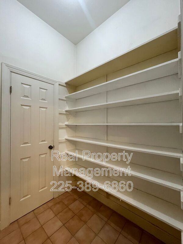 1022 Wooddale Blvd - Photo 7 of 36
