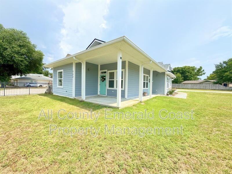 722 Kelly St - Photo 3 of 50