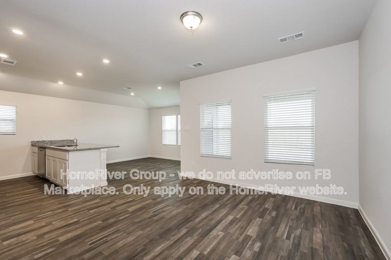 605 Jameson St - Photo 3 of 21