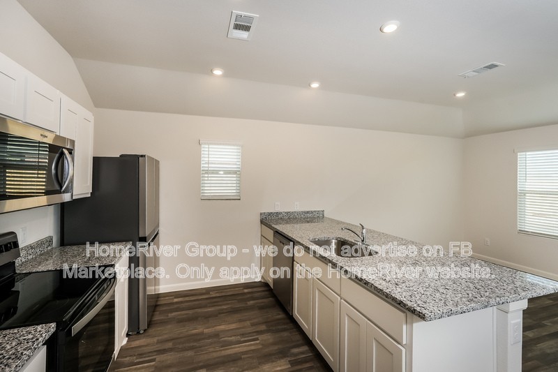 605 Jameson St - Photo 7 of 21