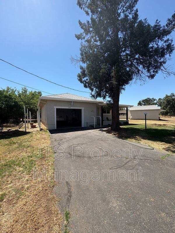 2440 Central Ave #B - Photo 2 of 20