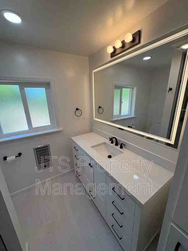 2440 Central Ave #B - Photo 7 of 20
