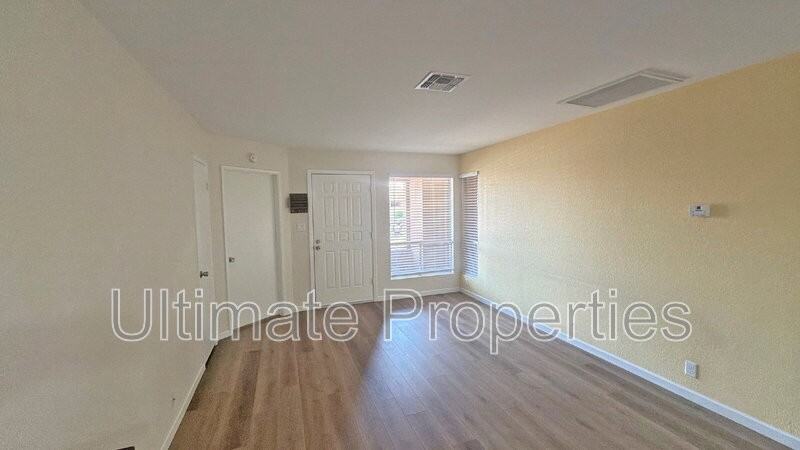 409 W Pontiac Dr #3 - Photo 4 of 12