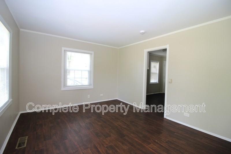 449 7th St W - Photo 2 of 6