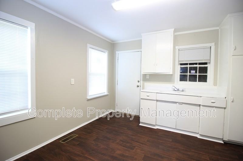 449 7th St W - Photo 3 of 6