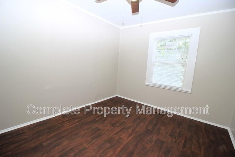 449 7th St W - Photo 5 of 6