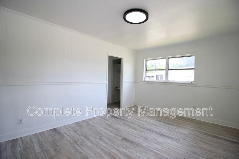 2320 16th St N - Photo 5 of 12
