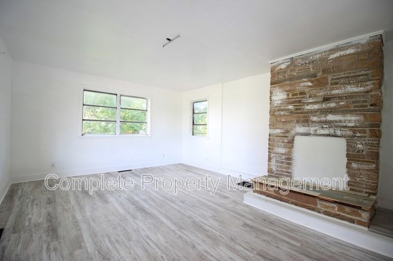 2320 16th St N - Photo 6 of 12
