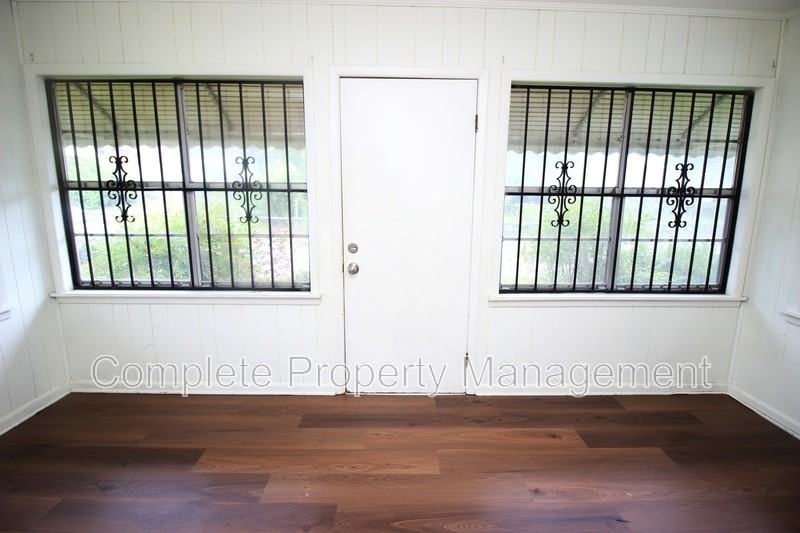 126 Front St - Photo 2 of 7