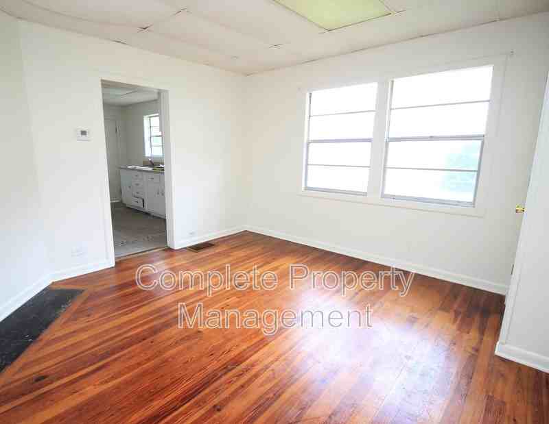 126 Front St - Photo 3 of 7