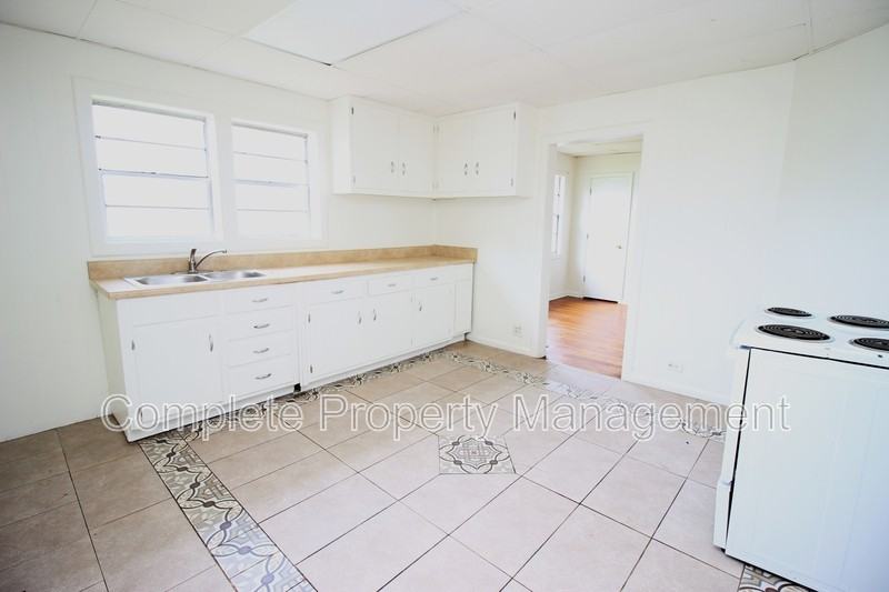126 Front St - Photo 4 of 7