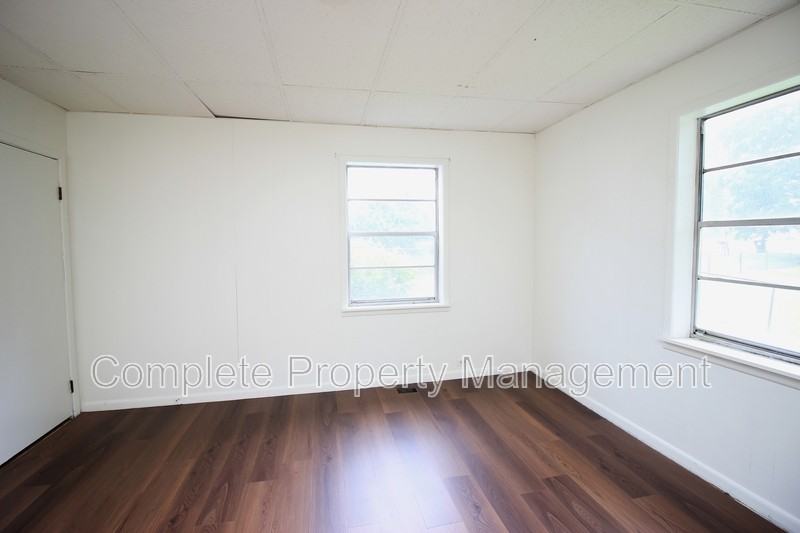 126 Front St - Photo 5 of 7