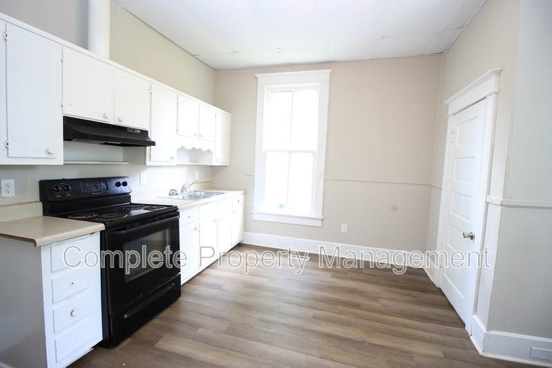524 Fulton Ave Sw - Photo 4 of 8