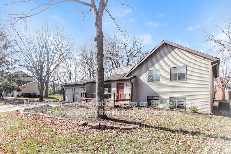 11280 Oldfield Dr - Photo 3 of 17