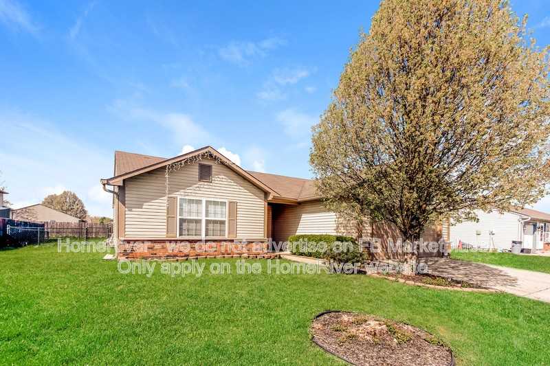 102 Winterberry Ln - Photo 2 of 17