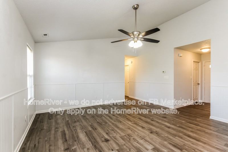 102 Winterberry Ln - Photo 4 of 17
