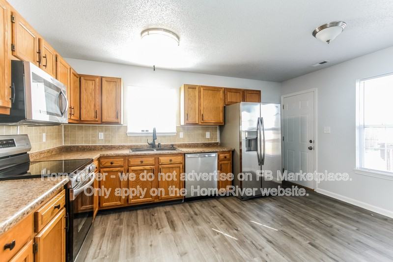 102 Winterberry Ln - Photo 5 of 17