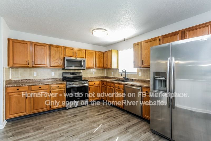 102 Winterberry Ln - Photo 6 of 17