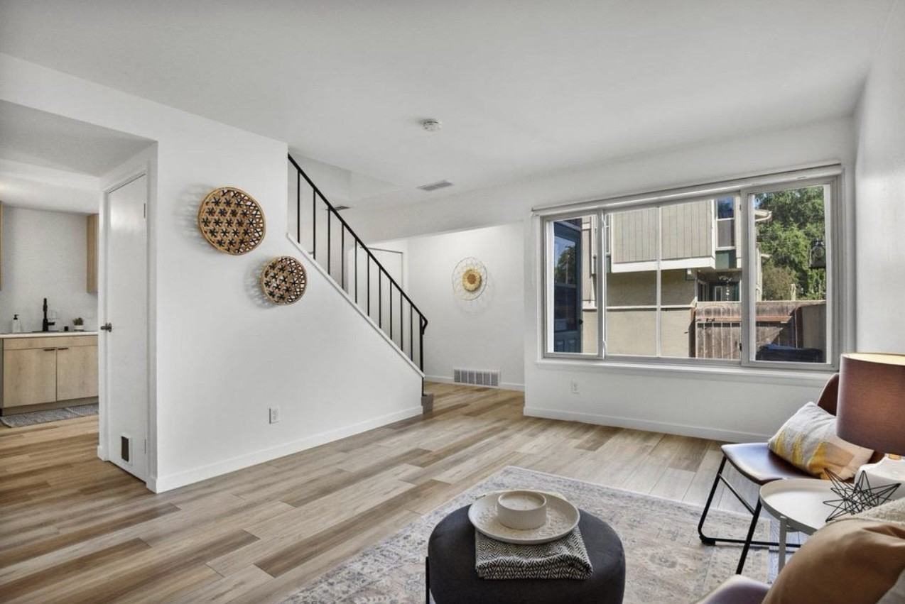 211 East Blf - Photo 4 of 11