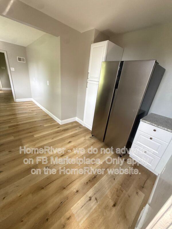 1323 Leaside Dr - Photo 2 of 9